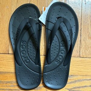 Crocs Black flip flops nwt size 8